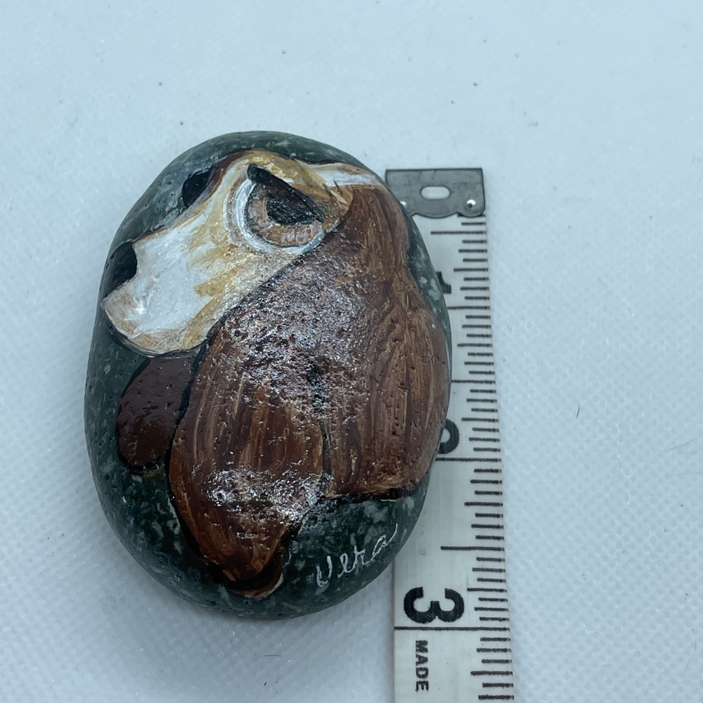 Hand crafted painted dog on natural black rock brown tan white puppy 3x2 inches - Picture 7 of 7